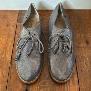 Hush Puppies Chardon Oxford Flats with Grey Metallic Womens Size 8M